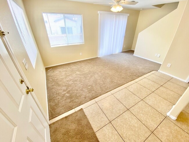 Building Photo - STUNNING 3 BEDROOM 2.5 BATH HOME LOCATED I...