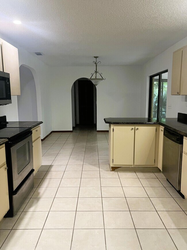Foto del edificio - 8301 Kenwood Rd