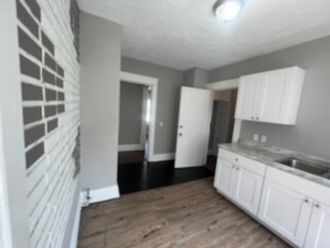 Building Photo - 11408 Fairport Ave