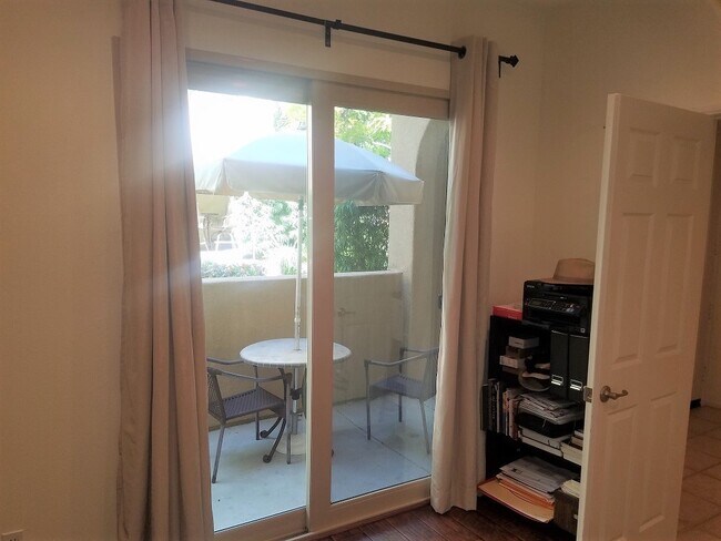 Foto del edificio - 2 Bedroom with an office!!