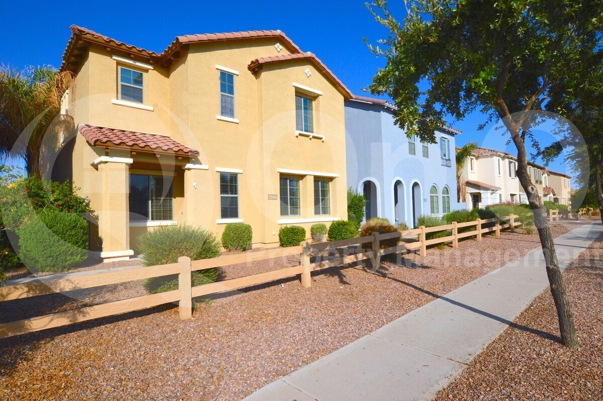 Foto principal - 4451 E Remington Dr