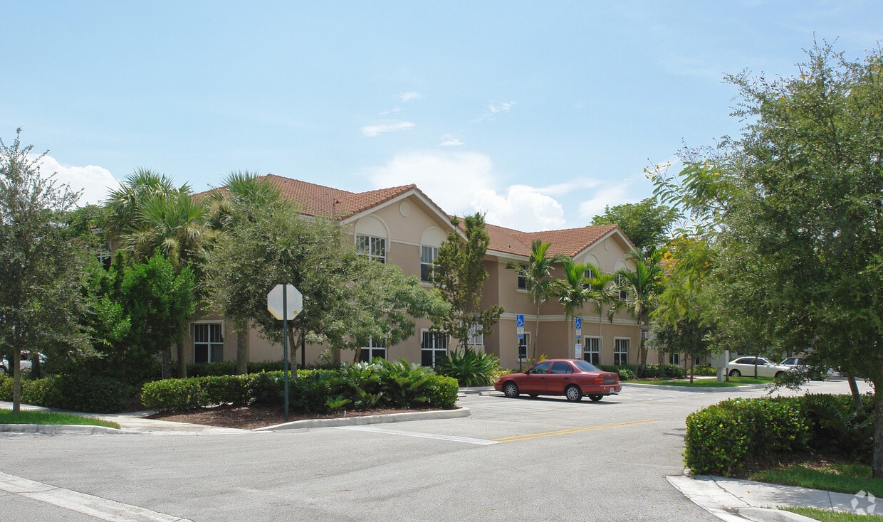 Primary Photo - 10100 NW 35th St