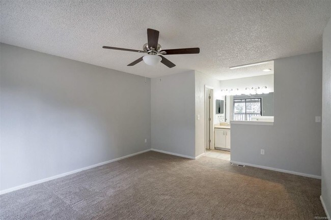 Building Photo - 15593 E Wyoming Dr