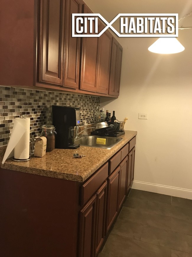 Foto del edificio - 2211 Ditmas Ave