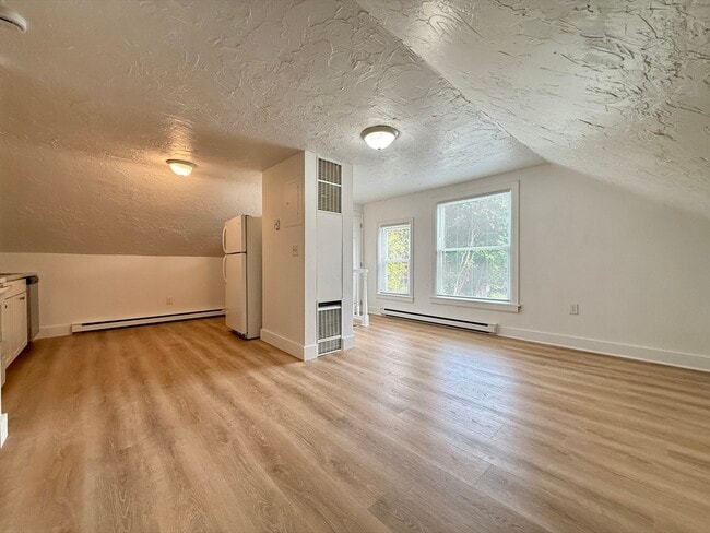 Building Photo - 542 Mt Hope St
