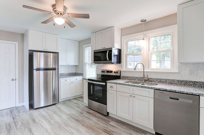 Building Photo - Charming 4 Bedroom Home in Elizabethtown