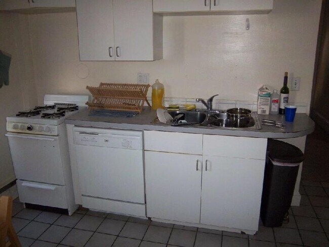 Building Photo - 17 Parker Hill Ave