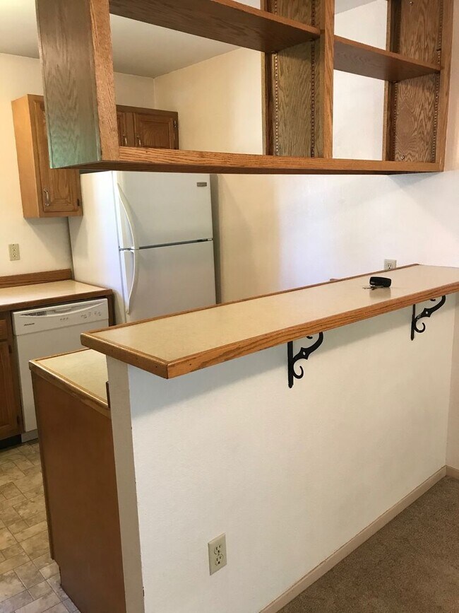 Foto del edificio - Charming 2-Bedroom Condo Near MSU – Pet Friendly- NEW LOW PRICE