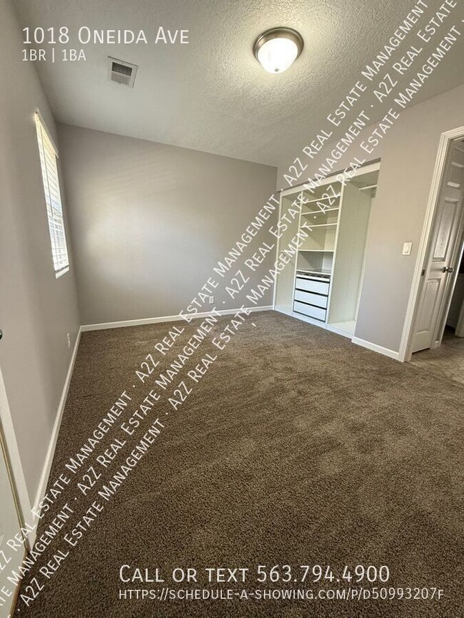 Building Photo - Modern 1 Bedroom in East Davenport- MOVE I...