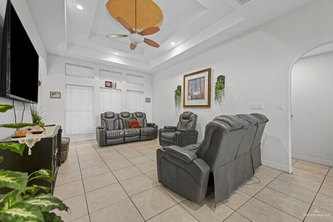 Building Photo - 23 W Arapaho Ave