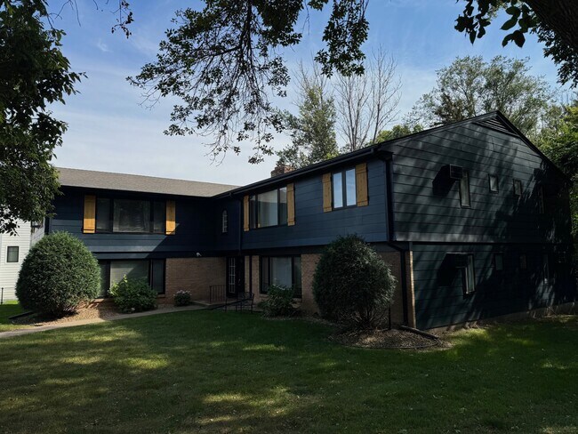 Foto del edificio - 150 Wayzata Blvd E