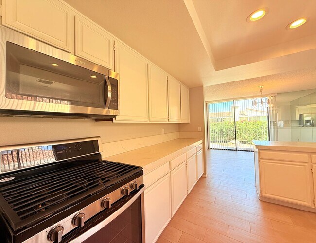 Foto del edificio - AVAILABLE NOW!  3 Bedroom 3 Bath Home in R...