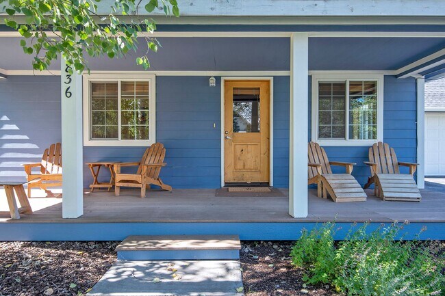 Building Photo - 3 Bedroom Family Home in Creekside Meadows