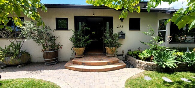 Foto del edificio - Midtown Ventura 3+2 Single Family Home $52...