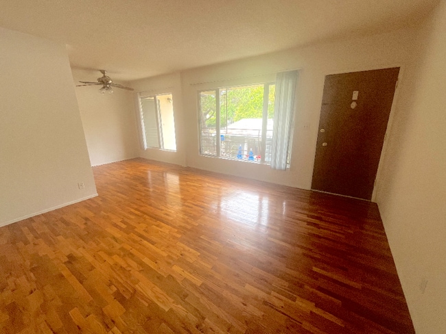 Building Photo - 807 3rd St