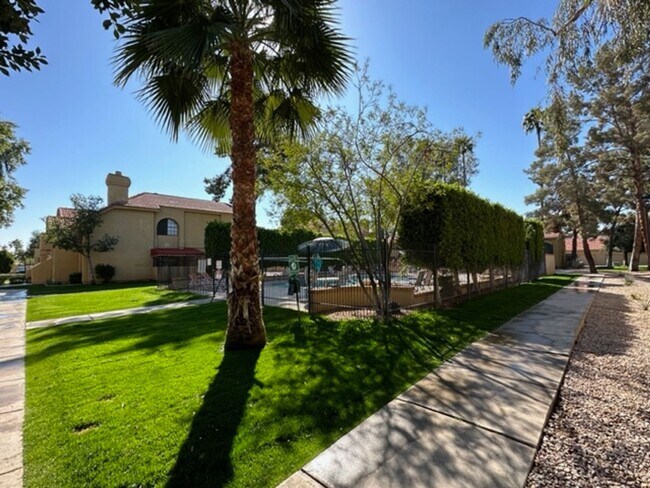 Building Photo - ELLIOT PLACE CONDOMINIUMS UPDATED/REMODELED GROUND FLOOR 1 BED PLUS DEN UNIT WITH 1 CAR GARAGE