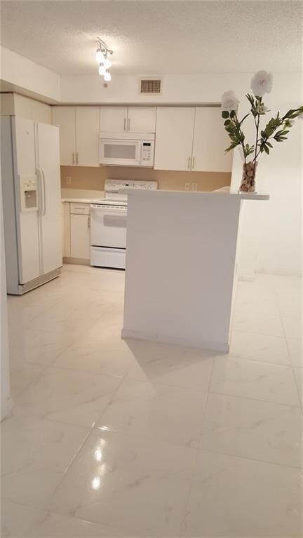 Foto del edificio - 4856 State Rd