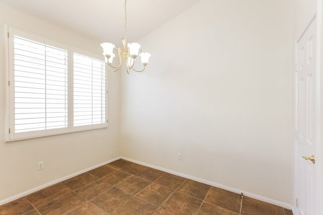 Building Photo - 45 Pangloss St