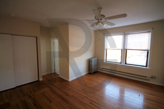 Foto del edificio - 1050 W George St