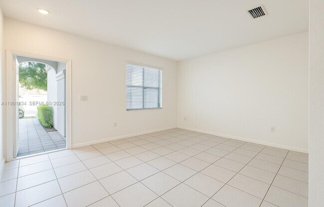 Foto del edificio - 2664 SE 19th St