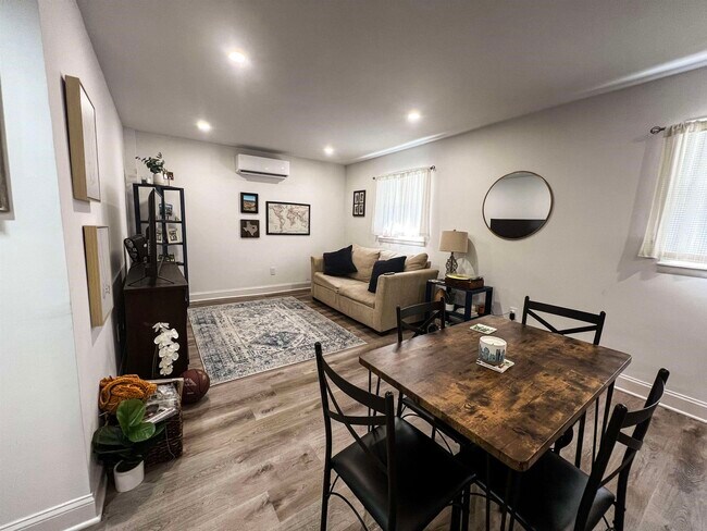 Foto del edificio - 678 Chestnut Pl