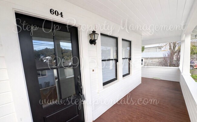 Foto del edificio - Sonora Sweet Spot | Updated 2BR, Soaking Tub, Fenced Yard + Porch