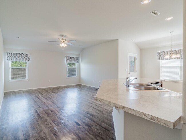 Building Photo - 1670 Scotland Dr