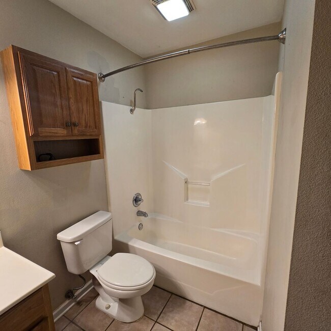 Foto del edificio - 2 Bedroom 1 Bath Condo Style Apartment