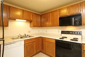Building Photo - WILLOW PARK
