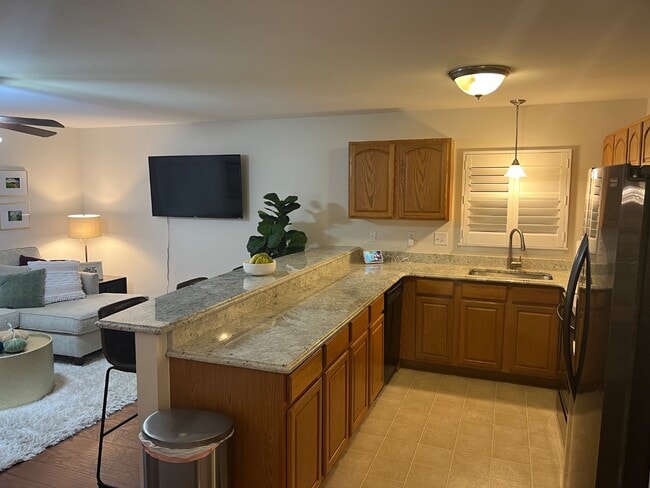 Building Photo - 717 Tower Grove Dr