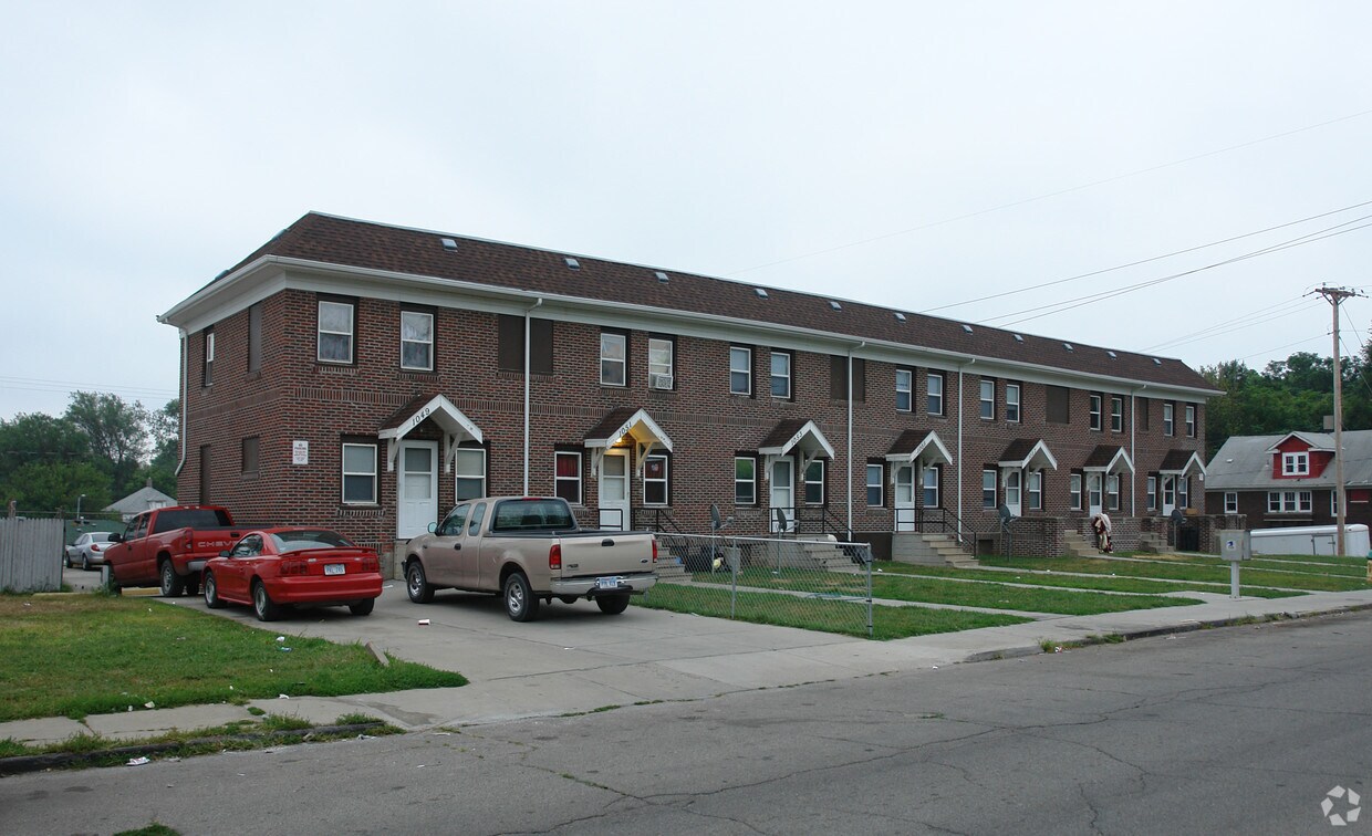 Building Photo - 1049 S 28th St