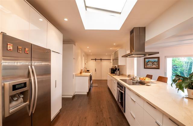 Building Photo - 3681 N Prospect Dr