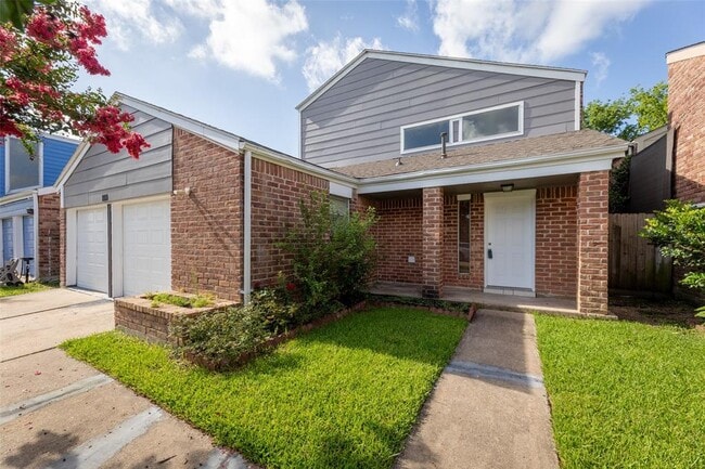 Building Photo - 11111 Midhurst Dr