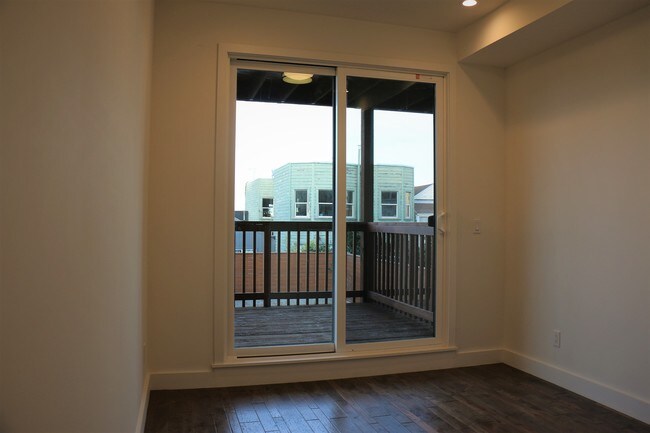 Building Photo - 1674 Palou Ave