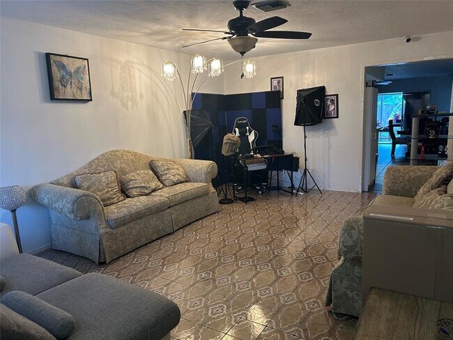 Foto del edificio - 7007 NW 79th Ave