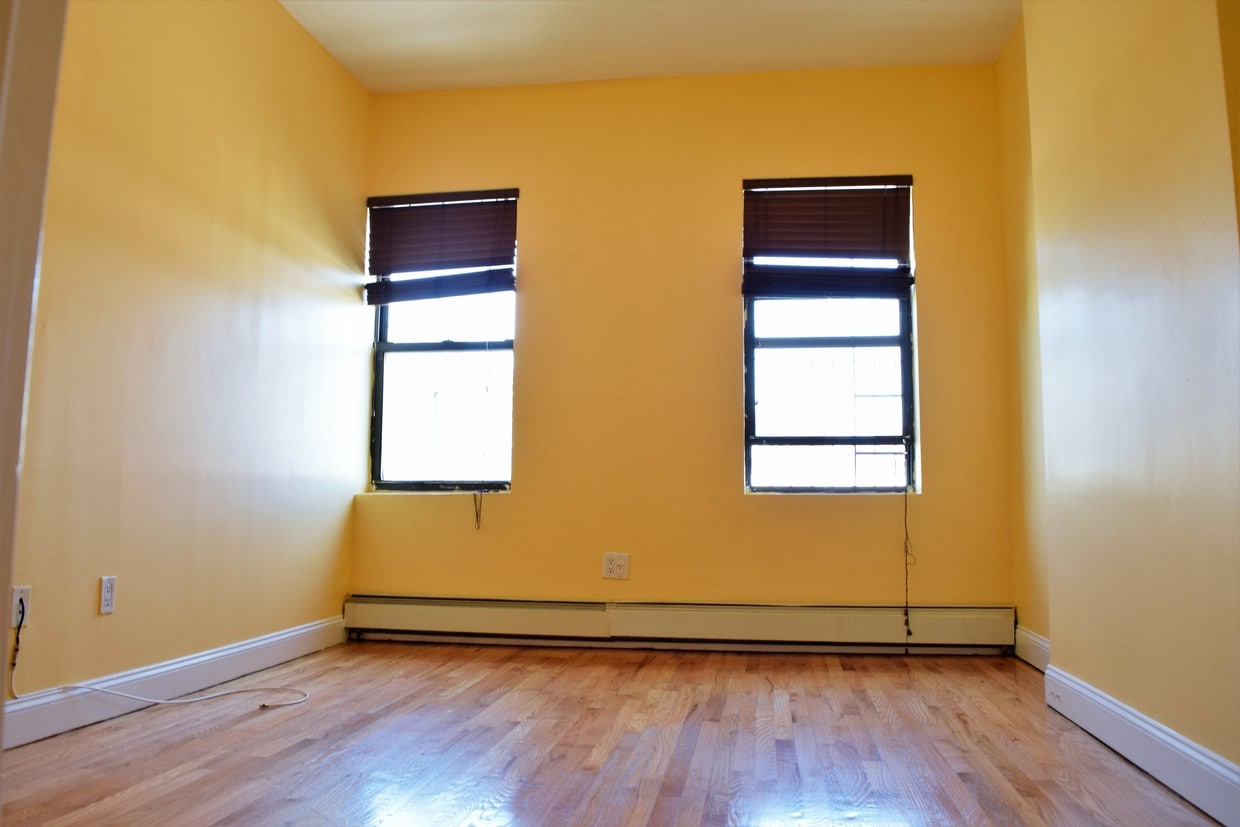 Primary Photo - 205 Centre St