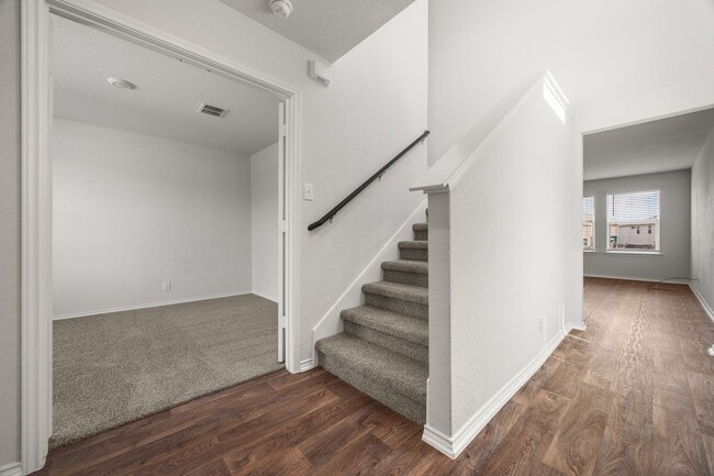 Building Photo - **4 Weeks free!!** Like New in Redbird Ranch!