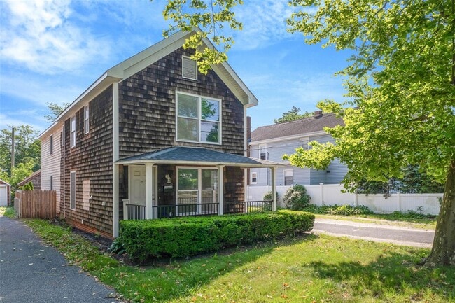 Building Photo - 644 Roanoke Ave
