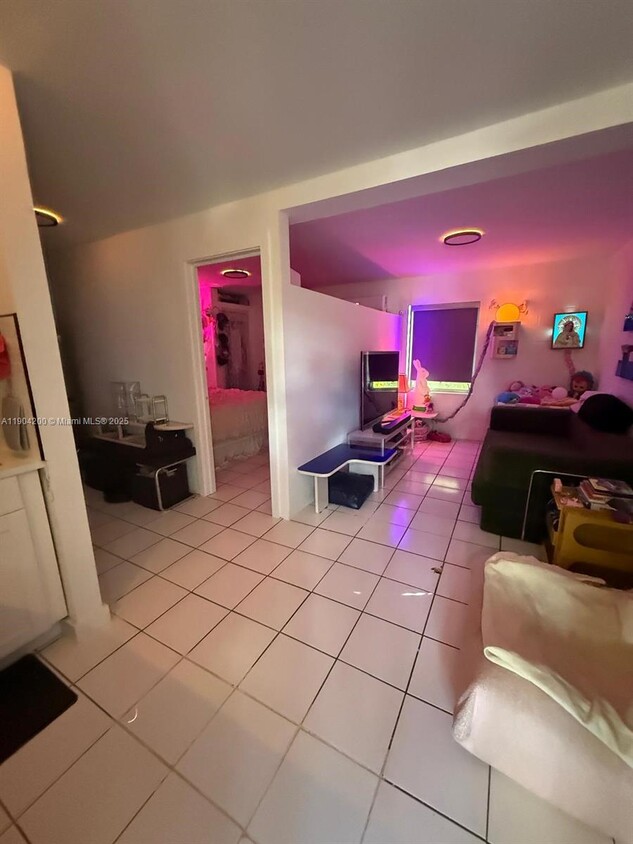 Foto del edificio - 5028 NW 3rd Ave