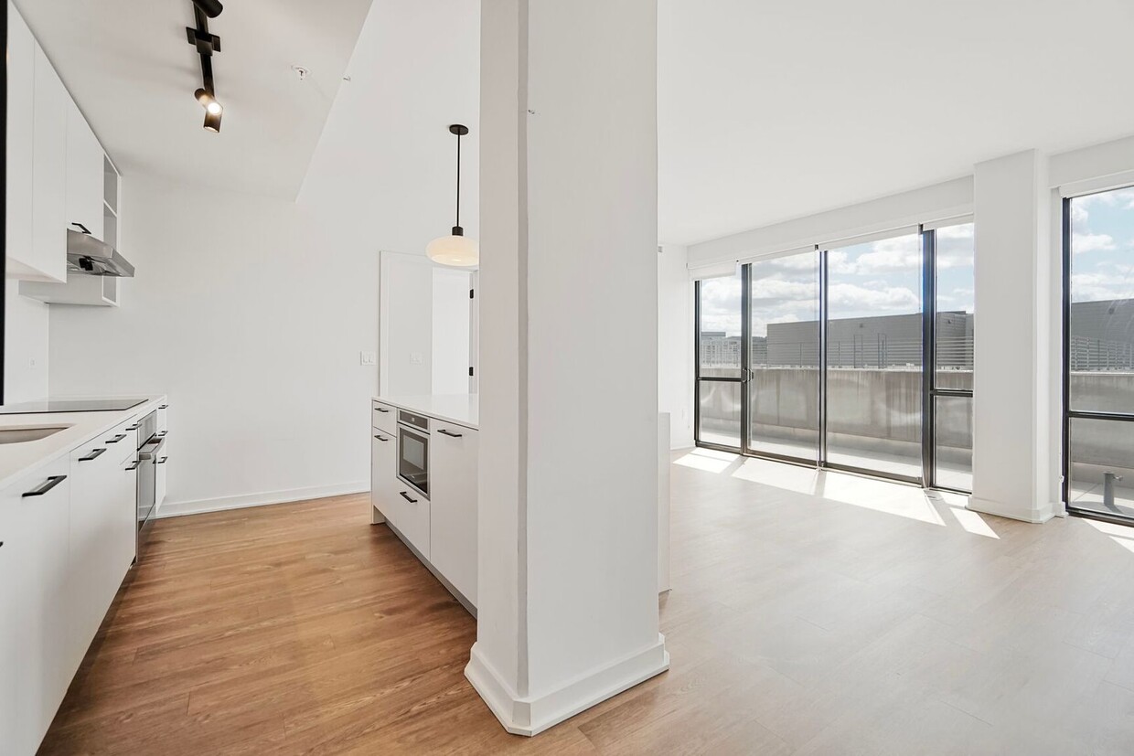 Foto principal - Available Now! 2 Bed 2 Bath in Modern Buil...