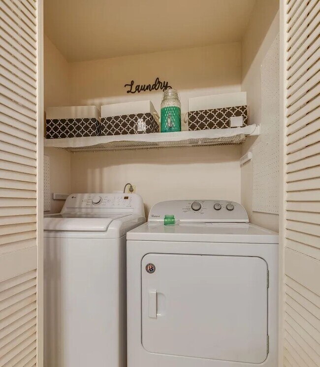 Foto del edificio - 1813 Todd Dr