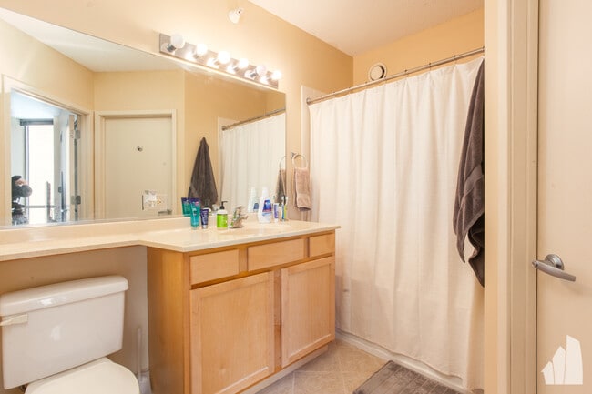 Foto del edificio - 222 N Columbus Dr