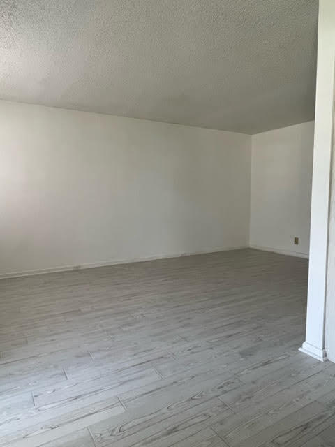 Building Photo - 1034 Hythe B