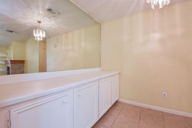 Foto del edificio - 10555 Turtlewood Ct