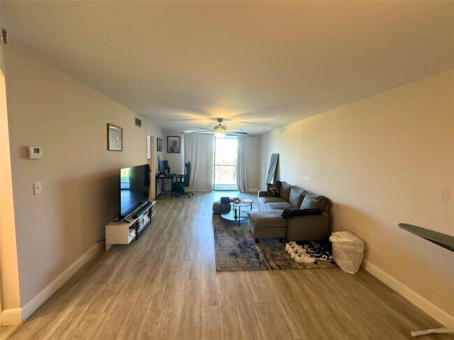 Foto del edificio - 2420 Deer Creek Country Club Blvd