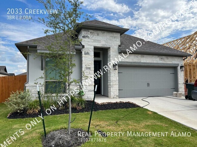 Foto del edificio - 2033 Creekview-