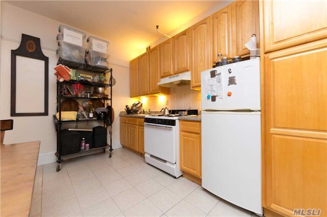 Foto del edificio - 670 St Marks Ave