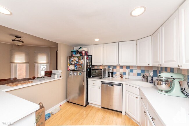 Building Photo - 3 br, 2.5 bath Townhome - 429 W Grant Pl A...