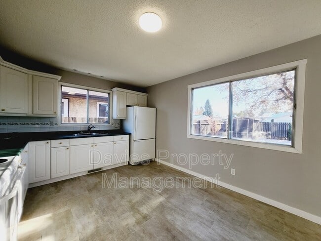 Building Photo - 8703-8727 27 Ave NW