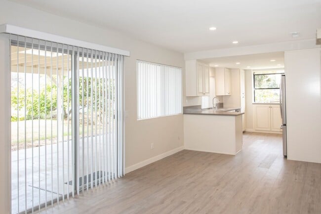 Building Photo - Beautiful 4 bed/2 bath single-story home w/ocean view! Close to the Beach & Carlsbad Village!